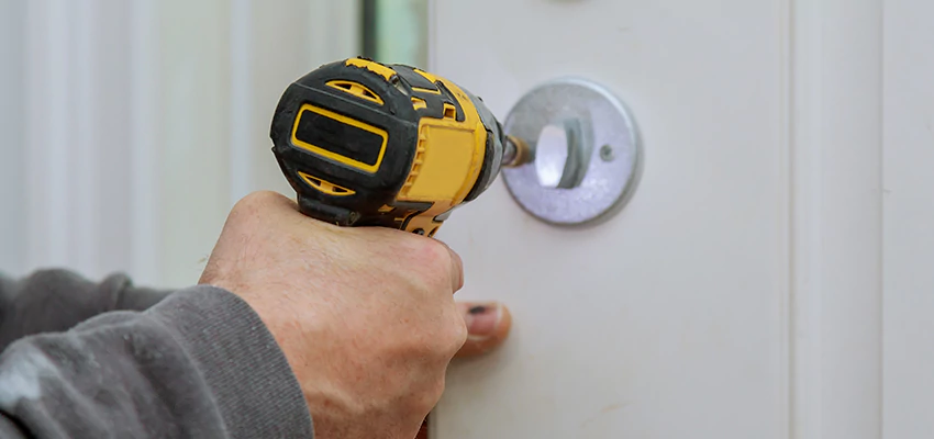 Street Locksmith For Smart Lock Repair in Urbana, IL